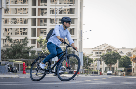 How E-Bikes Are Revolutionizing Business Commutes Through Smart Technology