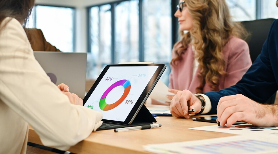 From User Acquisition to Revenue Growth: Performance Marketing Benchmarks for 2026 Startups